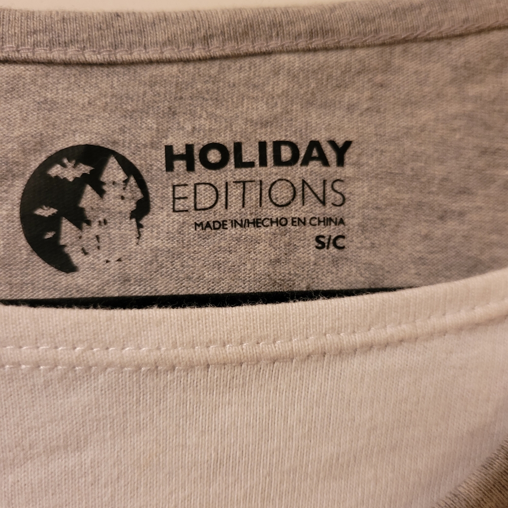 Holiday Editions Halloween Gray Top with Upside Down Bat Motif Size S - Picture 4 of 6